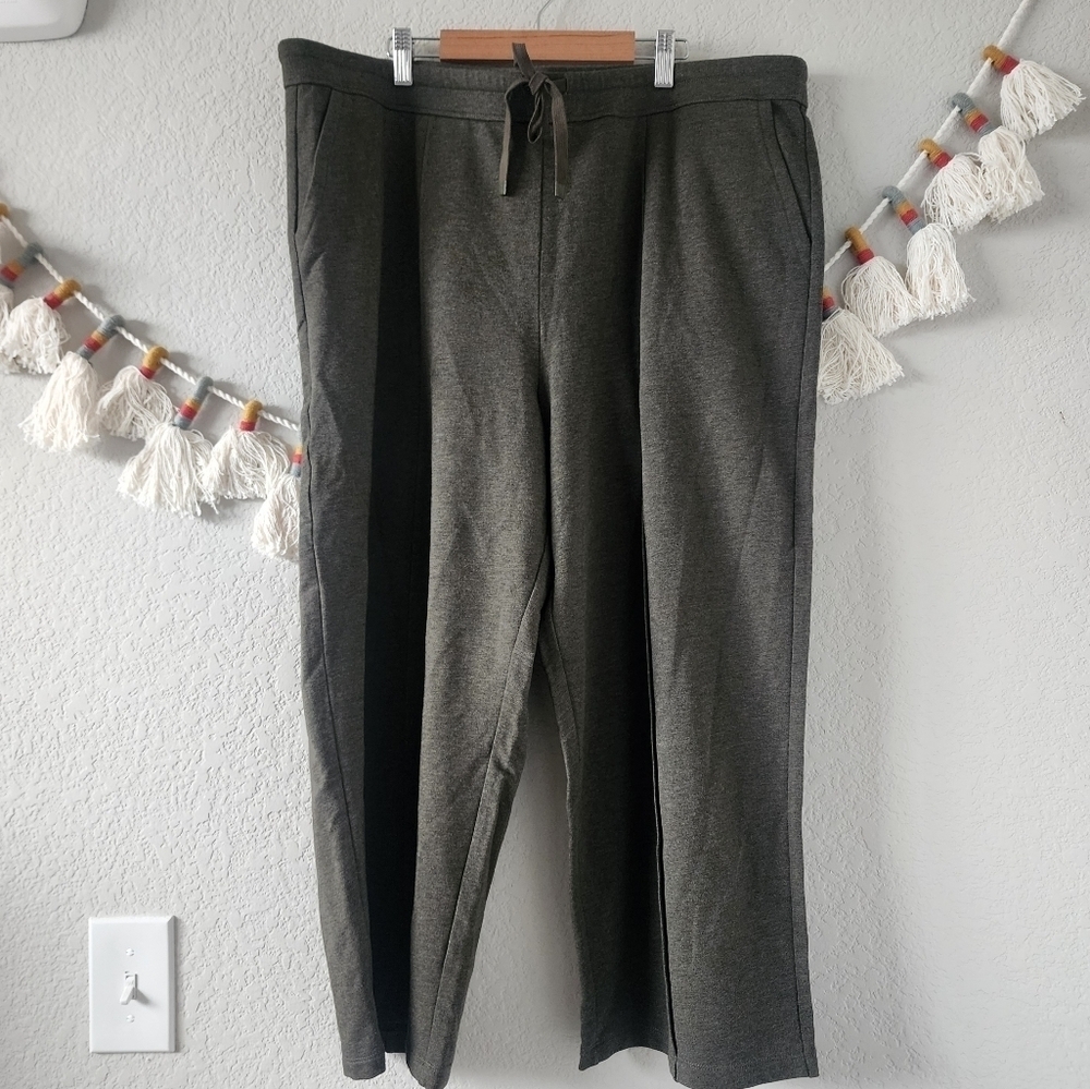 Barefoot Dreams Malibu Collection Luxe Lounge Straight Leg Crop Pant Cozy Green